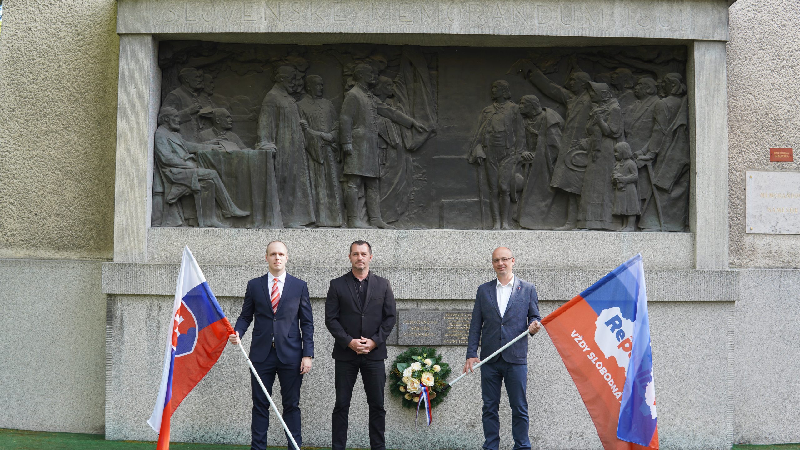 Zápas za Slovensko, za slobodu národa, za zachovanie našej existencie je stále aktuálny. V Martine sme si dnes pripomenuli 160. výročie Memoranda národa slovenského, ktoré bolo prijaté na prvom celonárodnom zhromaždení slovenského národa v roku 1861.         Dnes sa žiaľ zabúda na veľké činy a obetu našich predkov, vďaka ktorým môžeme žiť […]