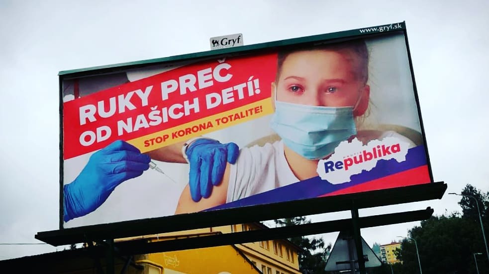 Kto chce, nech sa proti Covidu zaočkovať nechá. Kto nie, toho nech nikto nediskriminuje. Len o toto nám ide. Nútiť do očkovania deti však považujeme za vrchol arogancie! Covid je pre ne len minimálne rizikový. Nikto netuší, ako sa účinky tých neodskúšaných (a len podmienečne schválených) vakcín u detí prejavia po 5, 10, 20 rokoch. […]