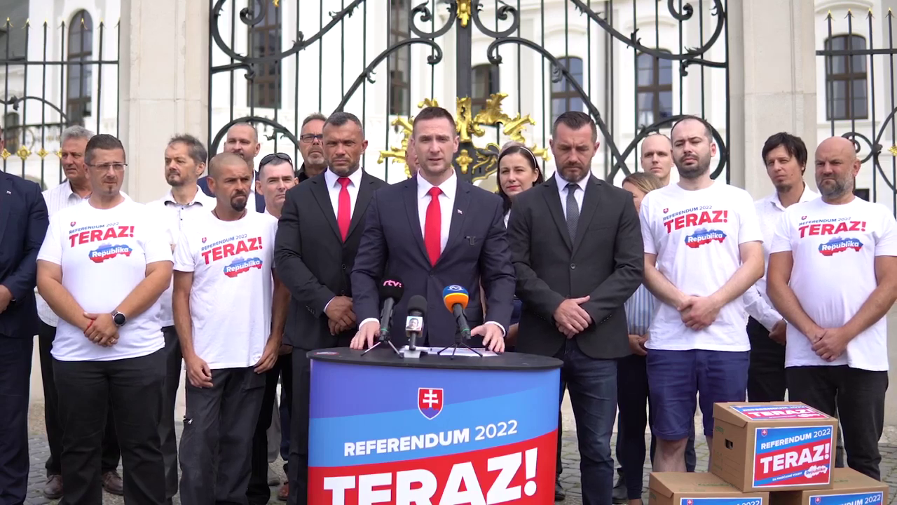 Hnutie REPUBLIKA prikladá viac ako 43-tisíc rozhodujúcich podpisov za referendum o páde vlády. Vďaka Vašim podpisom tak máme spolu s ostatnými stranami už TERAZ dosť podpisov na vyhlásenie referenda. Ale ideme ďalej. Chceme to stihnúť tak, aby sa referendum konalo spolu a komunálnymi voľbami, aj keď sa prezidentka Čaputová rozhodne robiť obštrukcie a obráti sa […]
