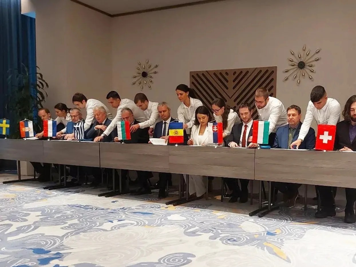 Predstavitelia hnutia REPUBLIKA sa 12. apríla 2024 zúčastnili veľkej medzinárodnej konferencie vlasteneckých strán v bulharskej Sofii. Cieľom podujatia bolo položiť základy predvolebnej, ale najmä povolebnej spolupráce vlasteneckých strán v novozvolenom Európskom parlamente. Ako sa na konferencii v Sofii vyjadril predseda hnutia REPUBLIKA Milan Uhrík: „Naším cieľom je vytvoriť v novom Europarlamente silný blok (frakciu) vlasteneckých strán, ktorá […]